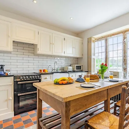 3 Bed In Whitby Oc-85927 *