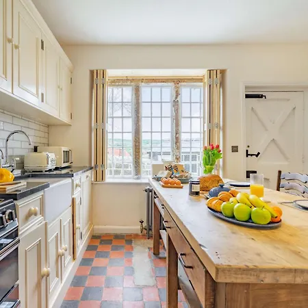 3 Bed In Whitby Oc-85927 * Fylingdales